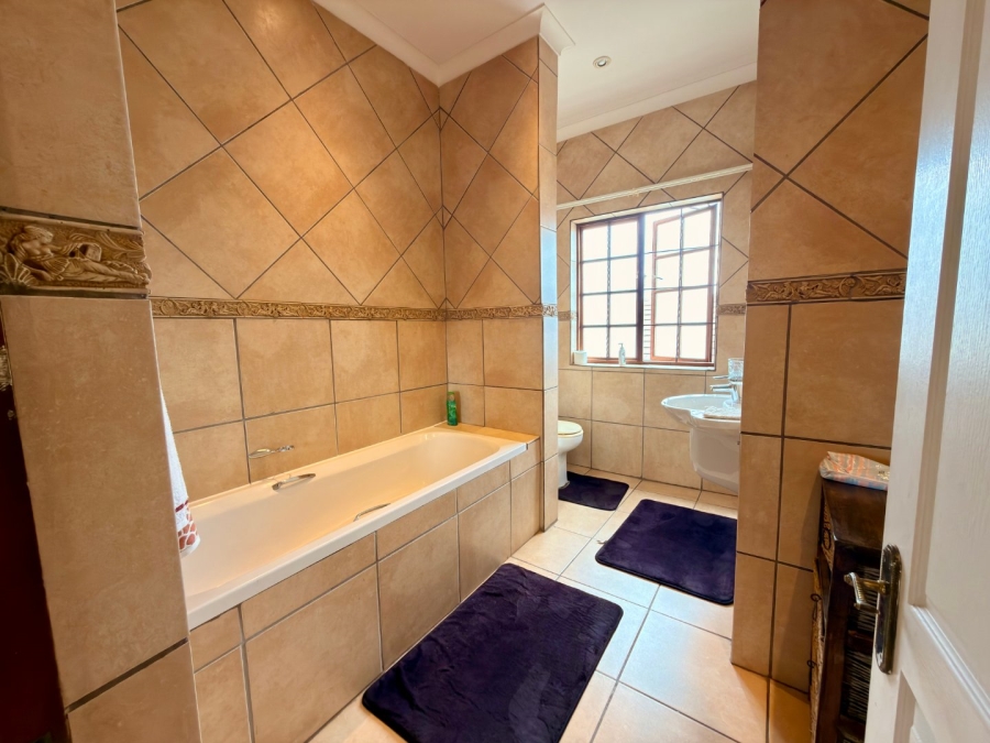 To Let 3 Bedroom Property for Rent in Landsmeer Residential Estate North West